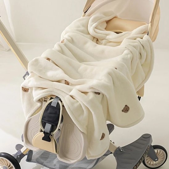 Couverture bebe douce en polaire avec motif ours sur une poussette