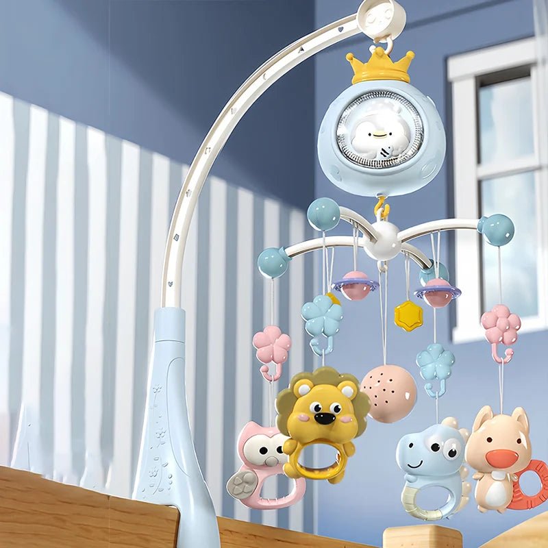 Mobile musical bébé bleu pastel suspendu au-dessus du lit apaisant
