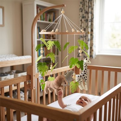 Mobile bebe jungle bois avec bebe allonge et animaux doux