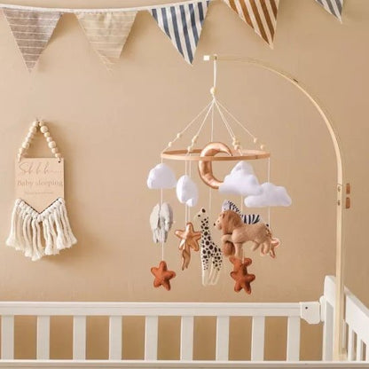 Mobile bébé lion poétique avec détails doux et harmonieux.