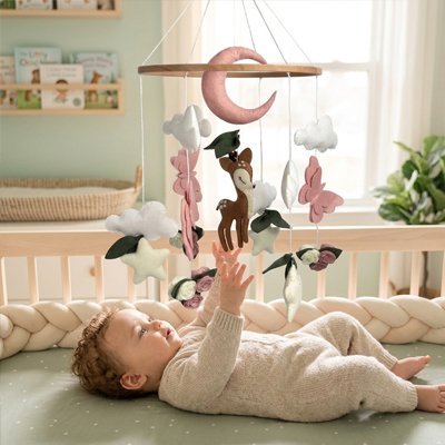 Mobile pour bébé cerf lune rose nuages berceau bois